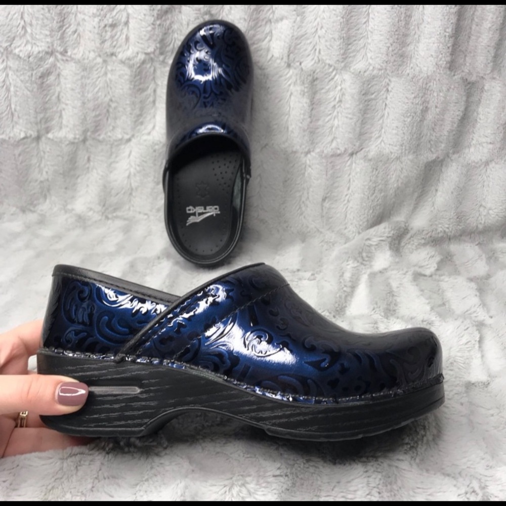 Dansko nurse shoes